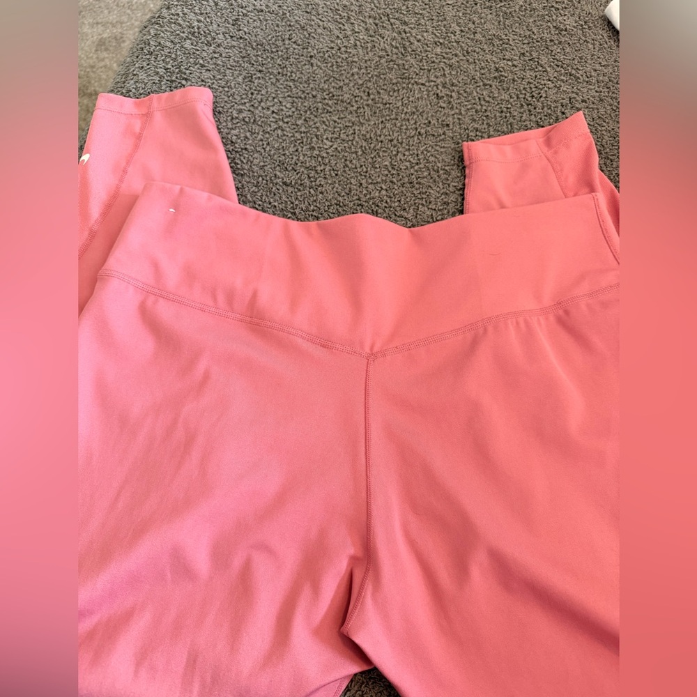Nike Dri-FIT Coral Tee